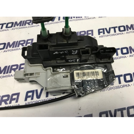 Замок дверки задньої правої Hyundai i30 HB 2007-2012 814202L010